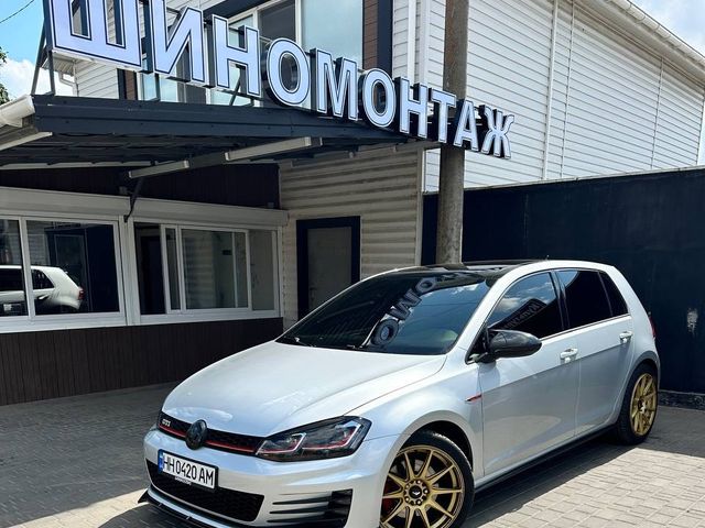 Volkswagen Golf GTI - зображення 1