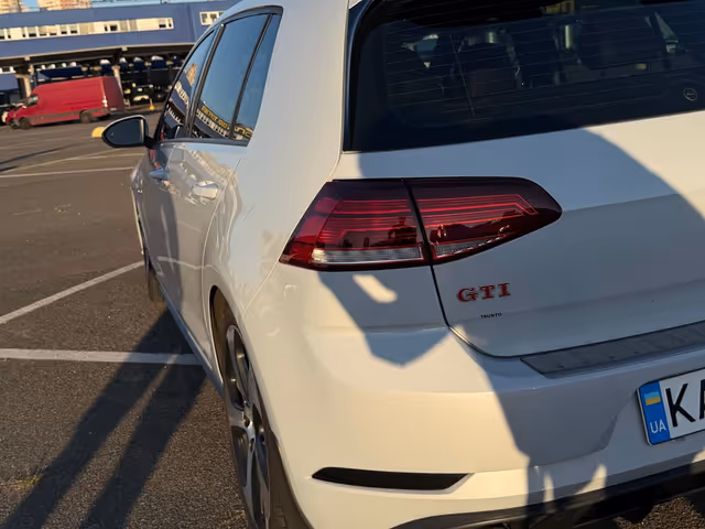 Volkswagen Golf GTI - зображення 4