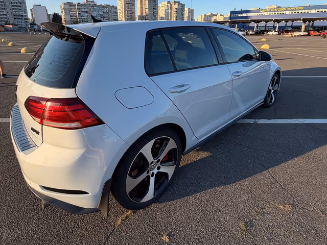 Volkswagen Golf GTI - зображення 3