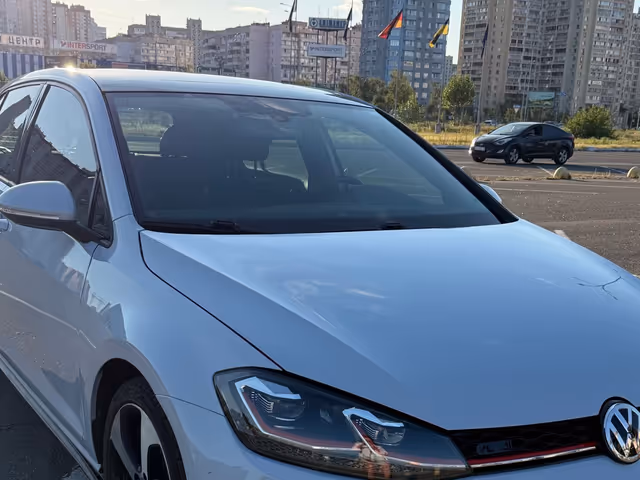 Volkswagen Golf GTI - зображення 1