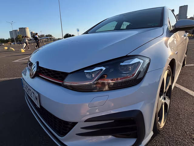 Volkswagen Golf GTI - зображення 2