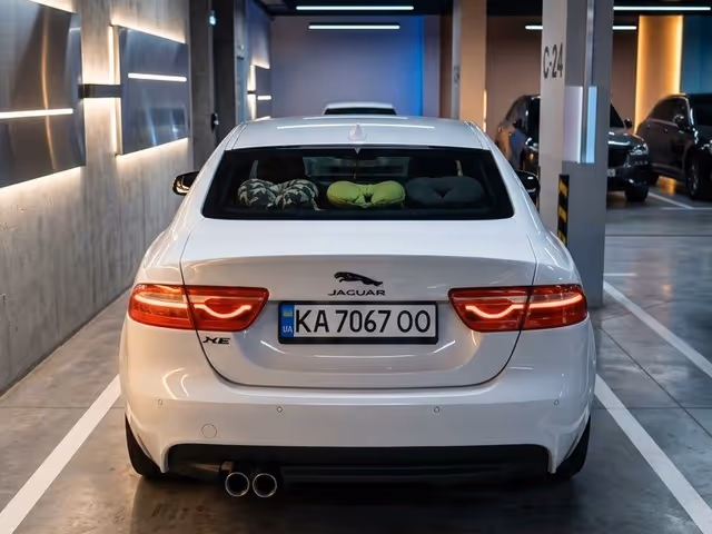 Jaguar XE - зображення 2