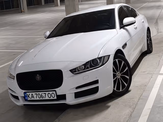 Jaguar XE - зображення 1