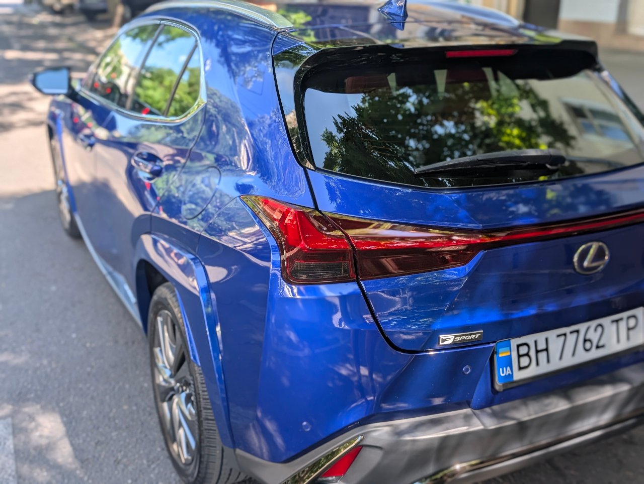 Lexus UX - фото 1