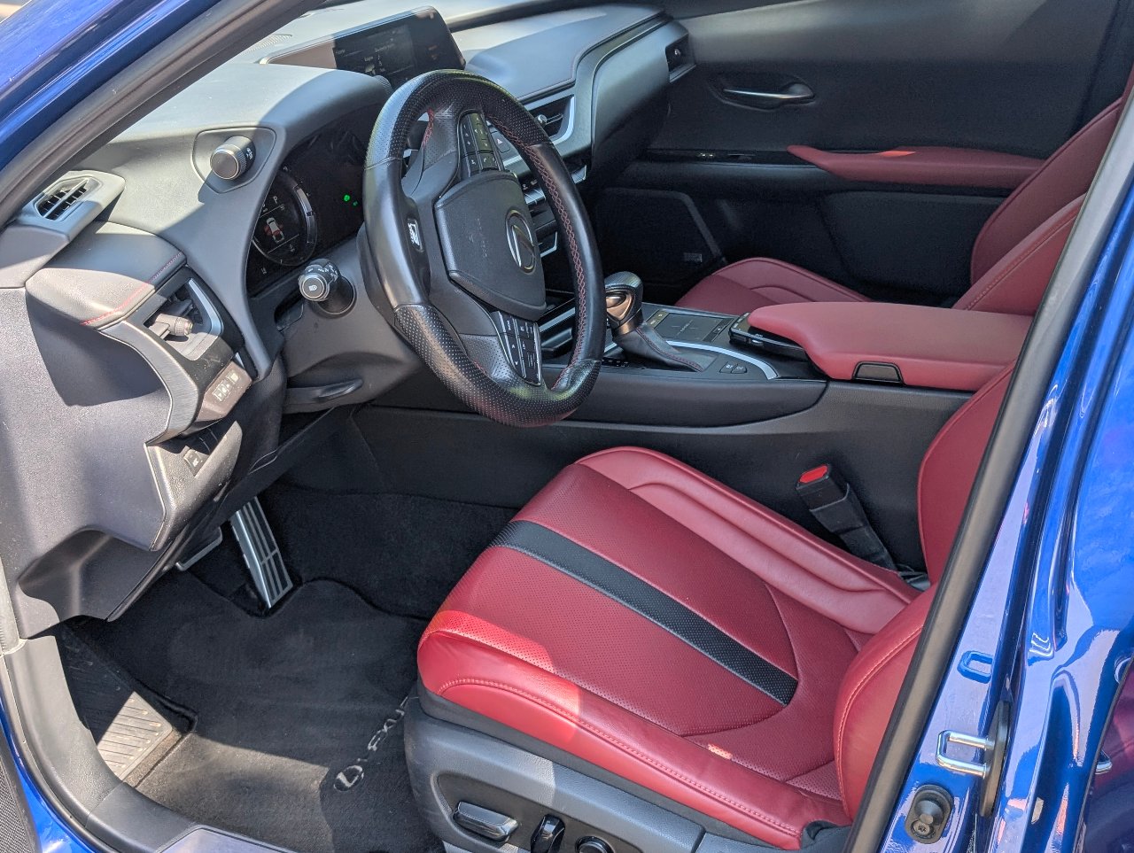 Lexus UX - фото 17