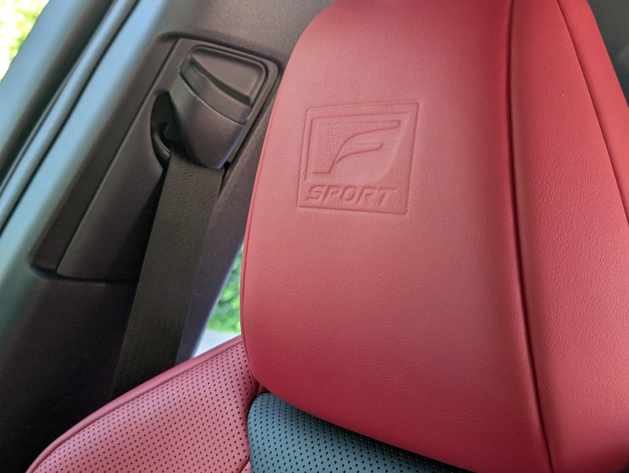 Lexus UX - фото 14