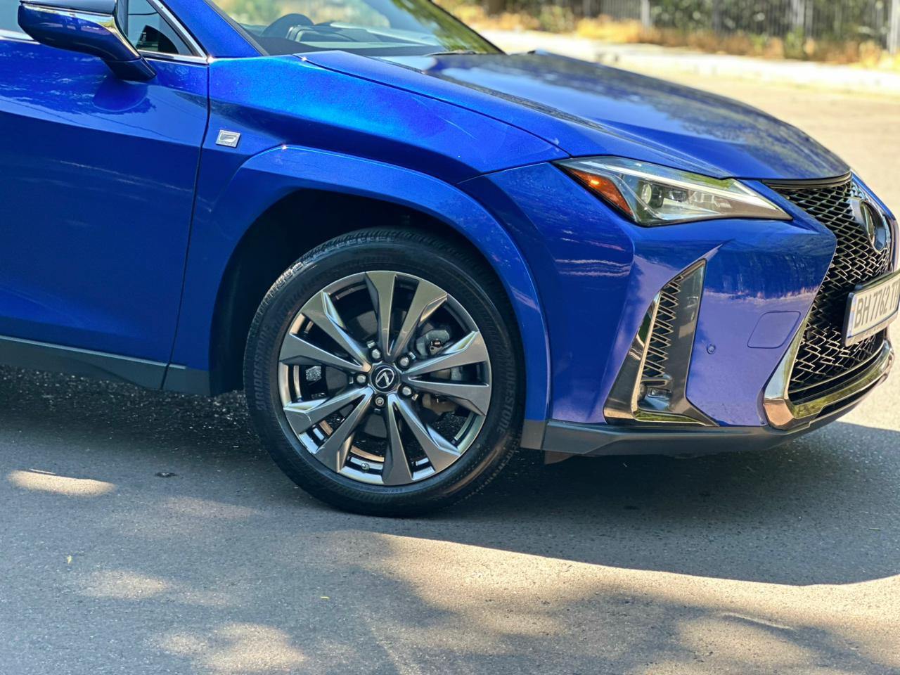 Lexus UX - фото 6