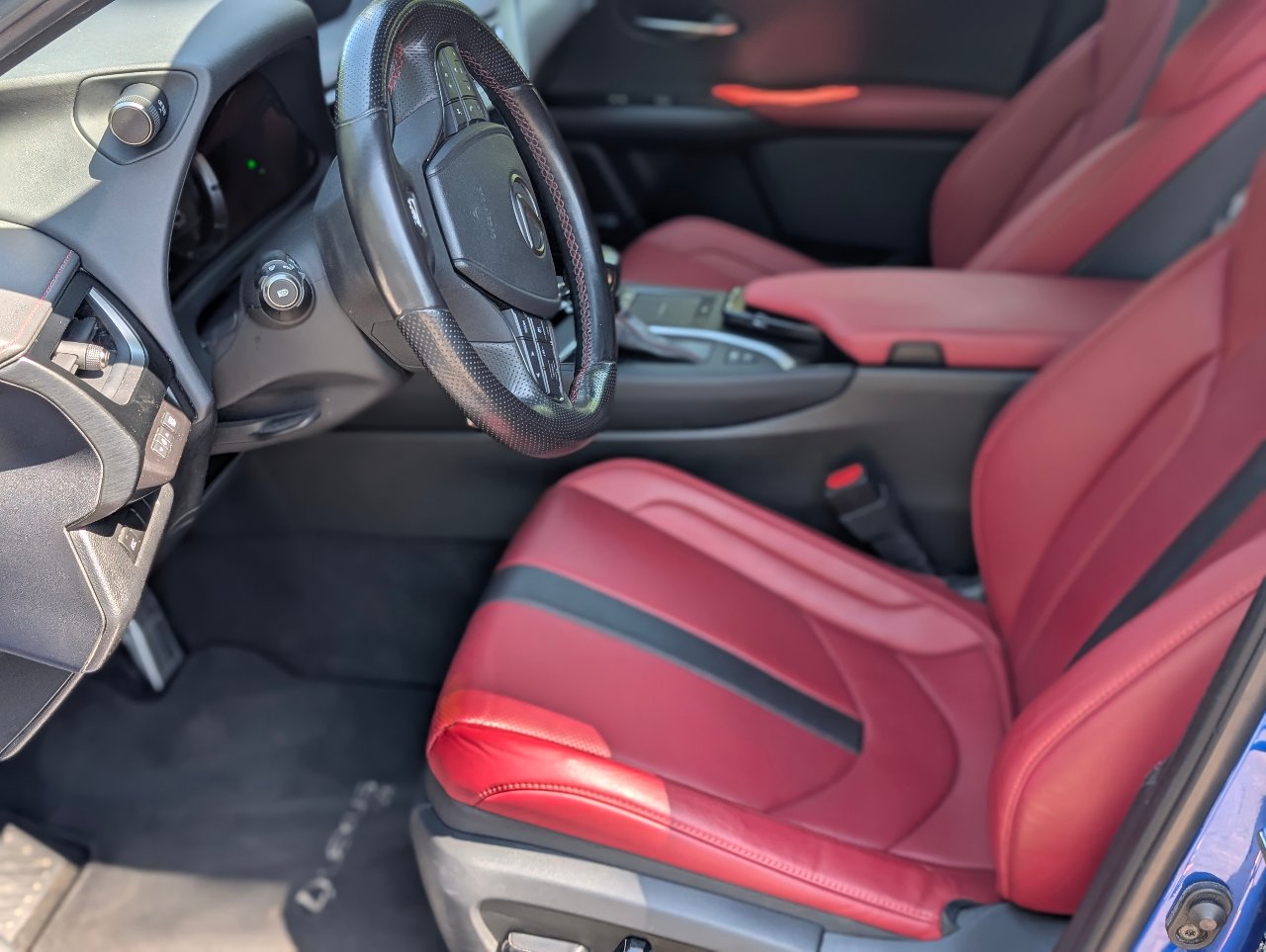 Lexus UX - фото 16