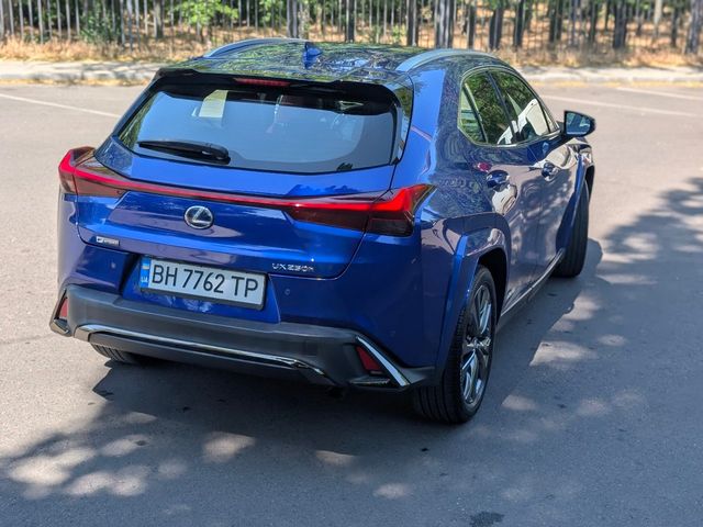 Lexus UX - фото 2