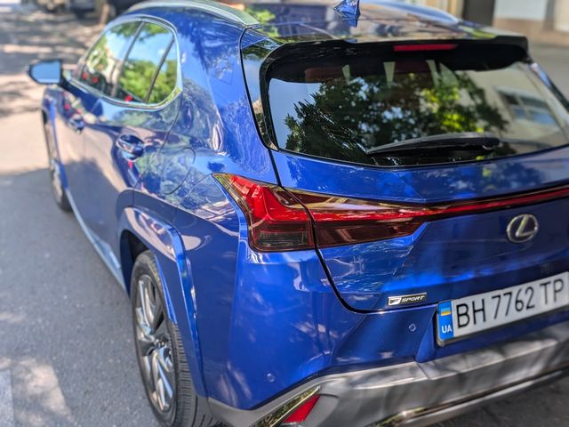 Lexus UX - фото 1