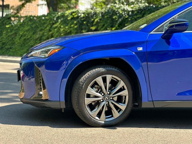 Lexus UX - фото 4