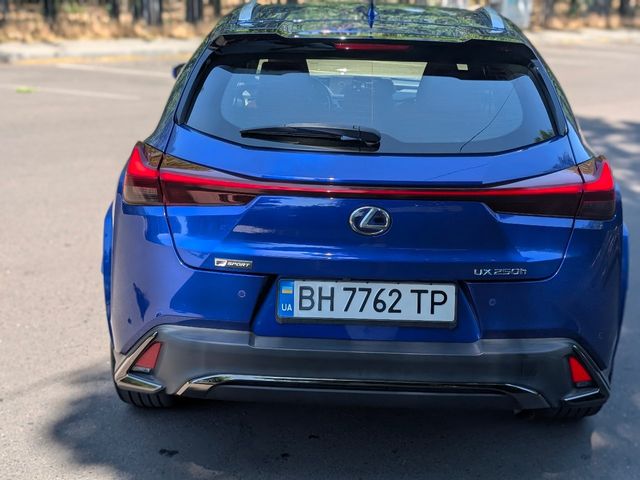 Lexus UX - фото 3