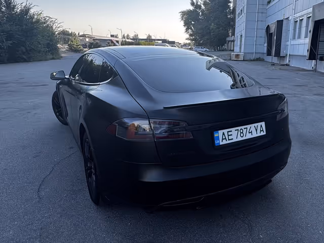Tesla Model S - зображення 4