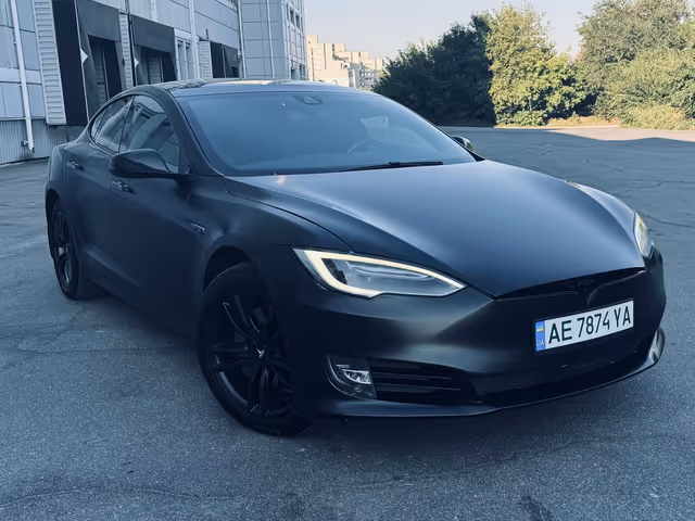 Tesla Model S - зображення 1
