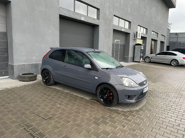 Ford Fiesta ST - фото 1