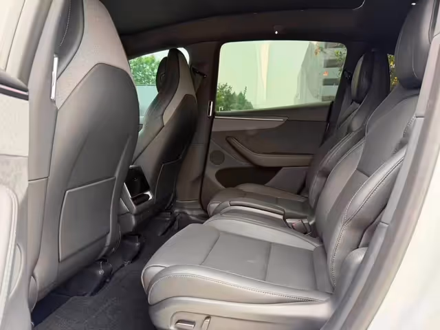 Tesla Model Y - зображення 4