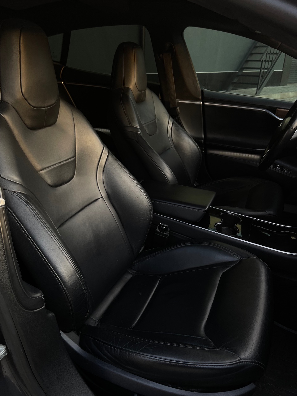 Tesla Model S - фото 2