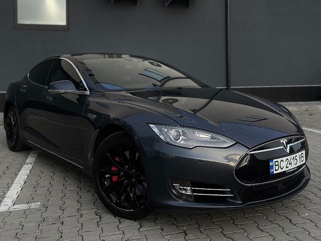 Tesla Model S - фото 1
