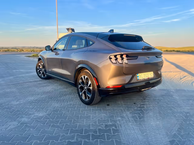 Ford Mustang Mach-E - зображення 5