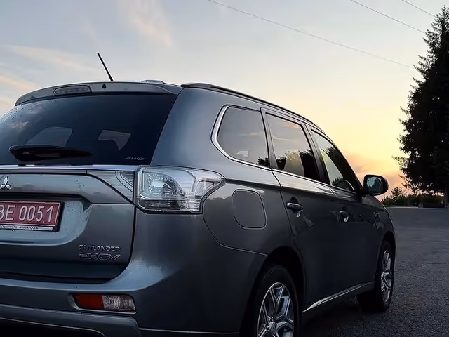 Mitsubishi Outlander - зображення 4