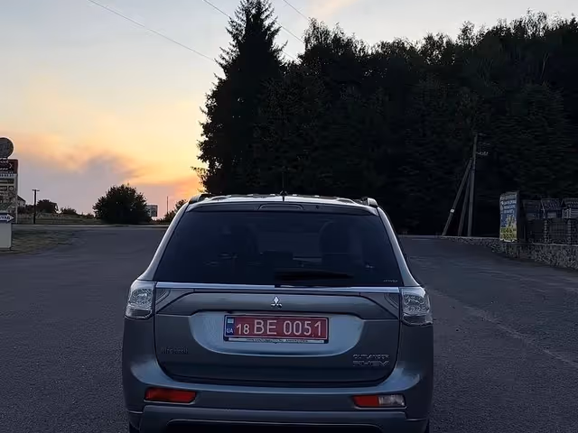 Mitsubishi Outlander - зображення 3
