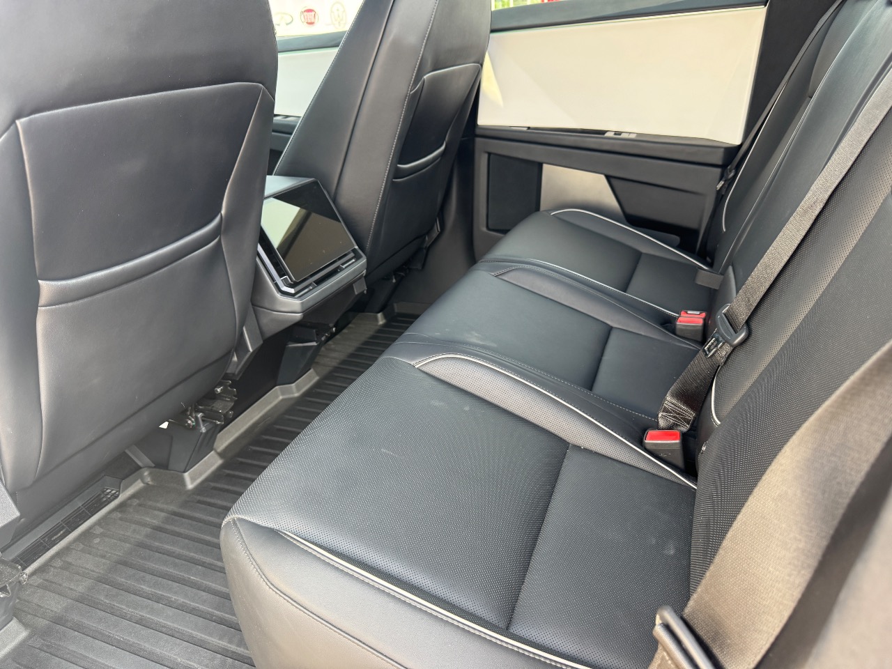 Tesla Cybertruck - фото 13