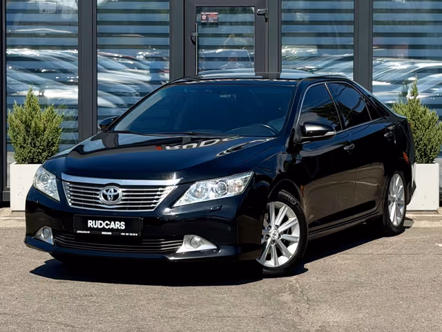 Toyota Camry - зображення 1