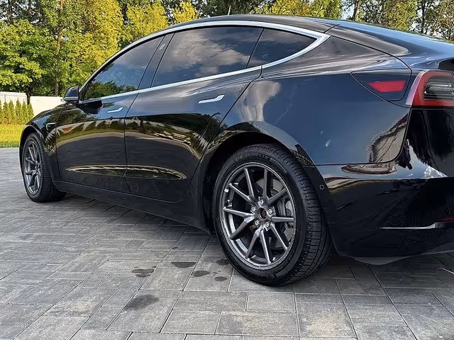 Tesla Model 3 - зображення 5