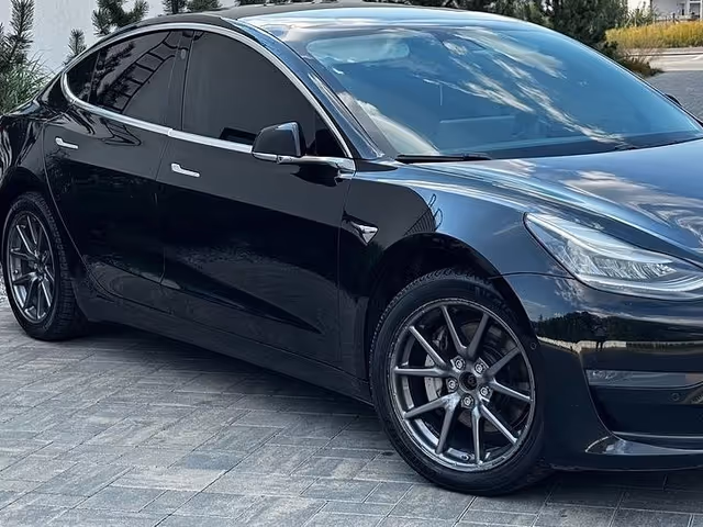 Tesla Model 3 - зображення 2