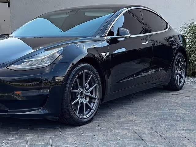 Tesla Model 3 - зображення 4