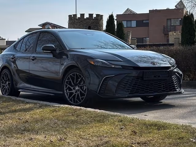 Toyota Camry - зображення 1