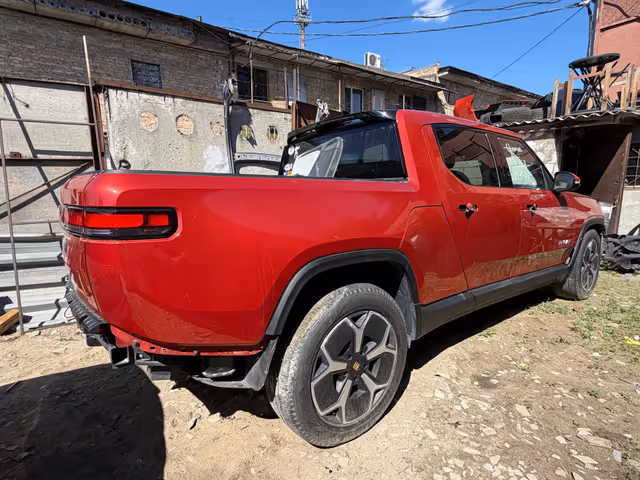 Rivian R1T - зображення 3