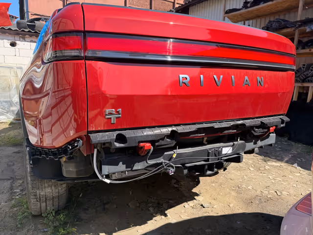 Rivian R1T - зображення 5