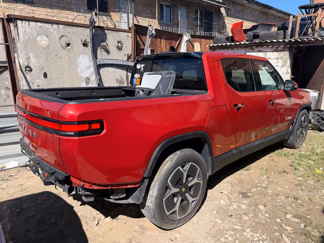 Rivian R1T - зображення 4