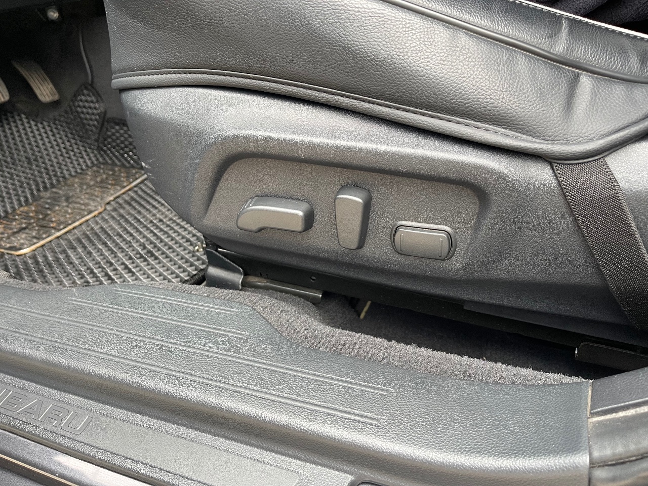 Subaru Legacy - фото 22