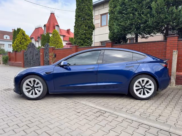 Tesla Model 3 - зображення 3