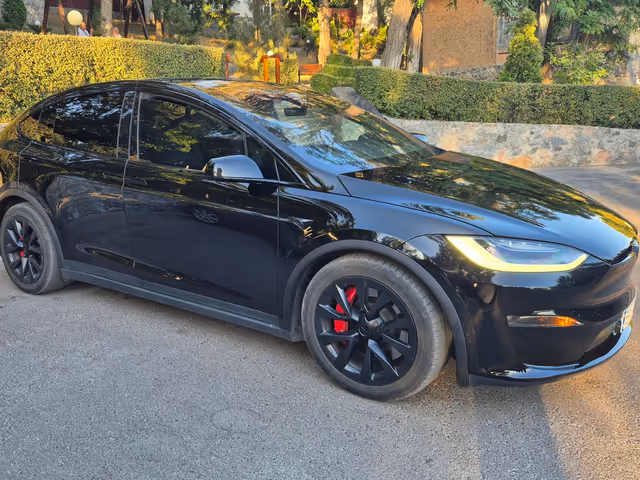 Tesla Model X - зображення 4