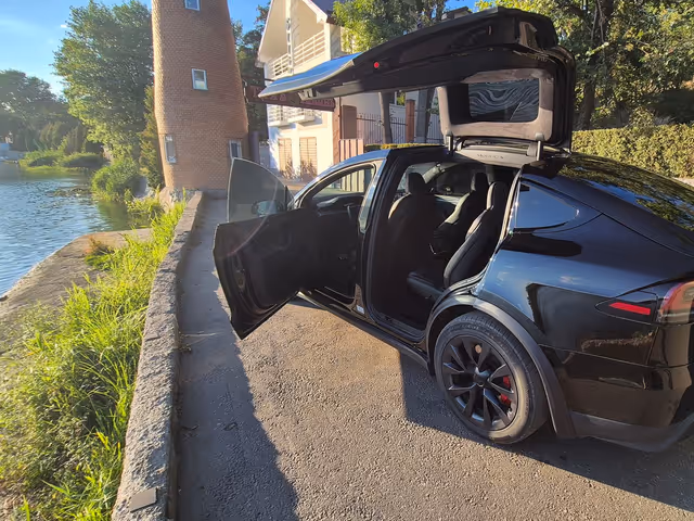 Tesla Model X - зображення 3
