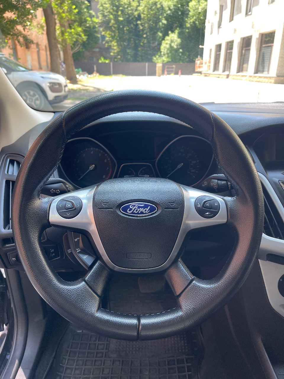 Ford Focus - фото 8