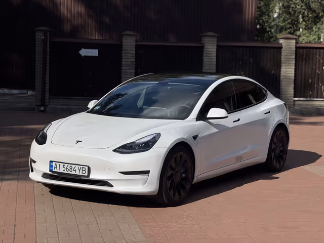 Tesla Model 3 - зображення 1