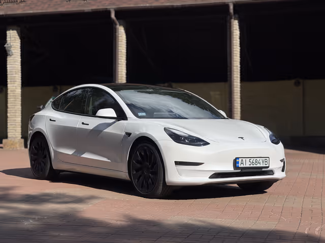 Tesla Model 3 - зображення 2