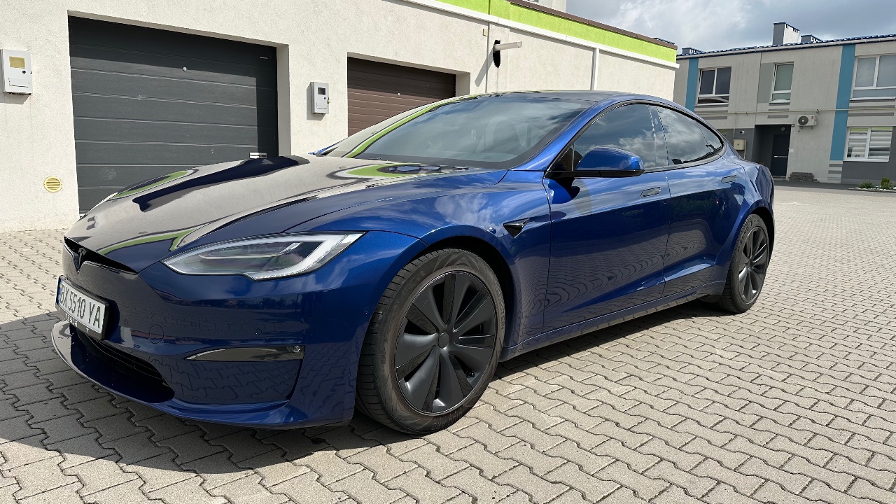 Tesla Model S - фото 1