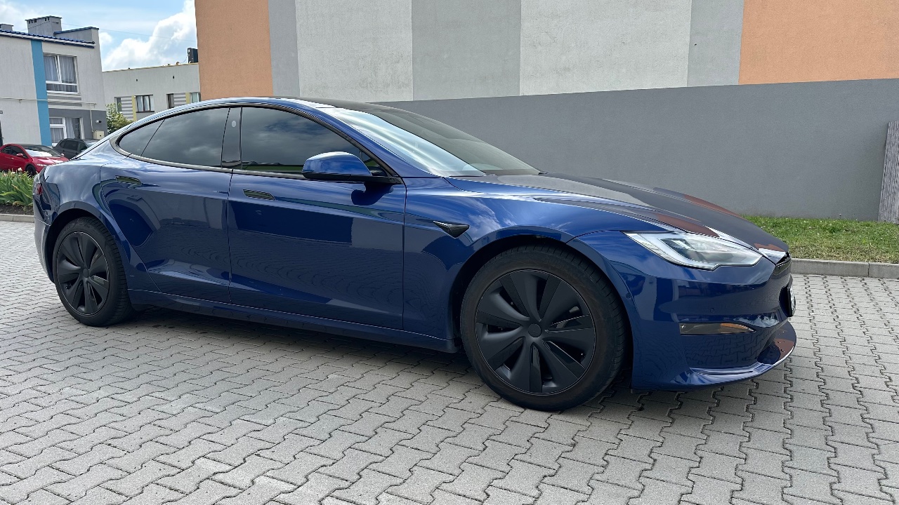 Tesla Model S - фото 3