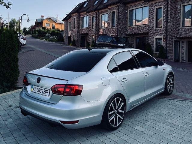 Volkswagen Jetta - фото 1