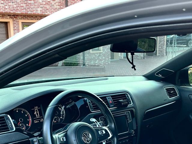 Volkswagen Jetta - фото 2