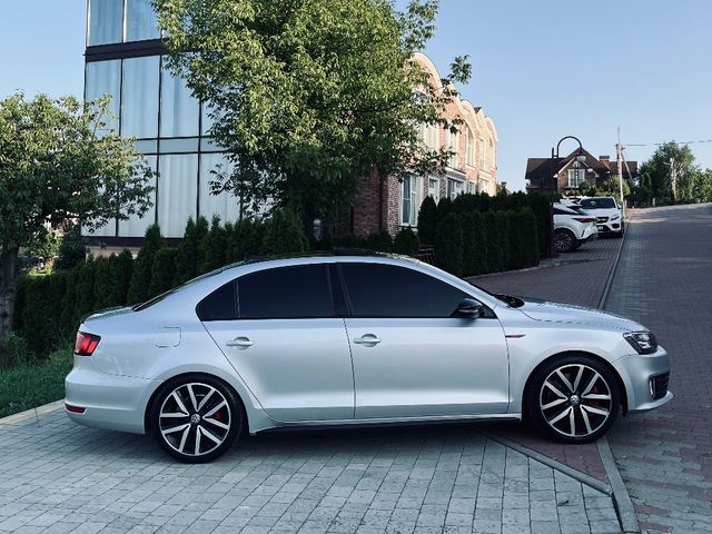 Volkswagen Jetta - фото 4
