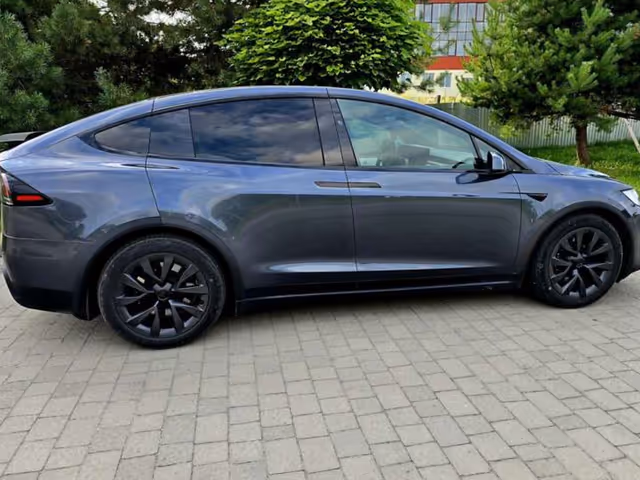 Tesla Model X - зображення 4