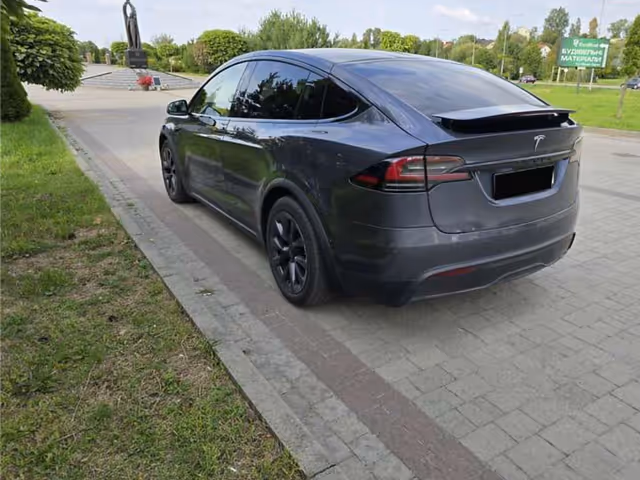 Tesla Model X - зображення 2