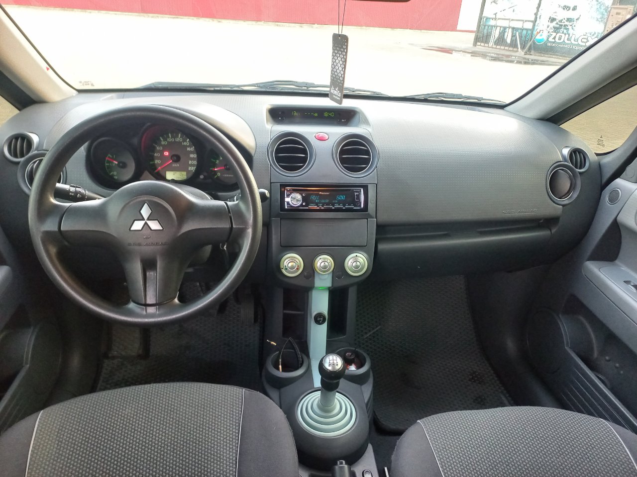 Mitsubishi Colt - фото 8