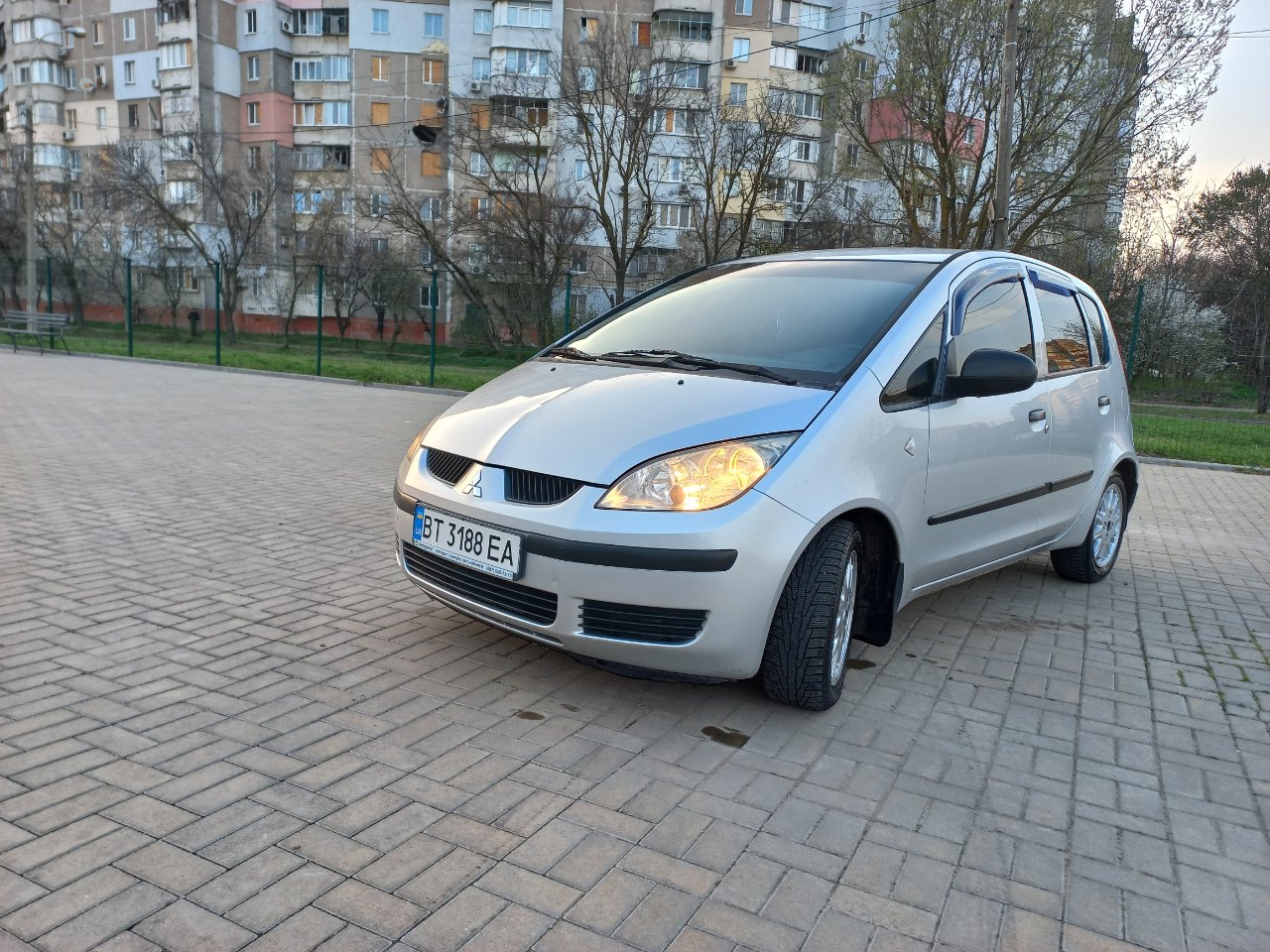 Mitsubishi Colt - фото 4